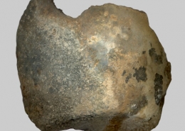Ulomak dna prapovijesne posude, srednje brončano doba (1900. - 1300. g. pr. Kr.)